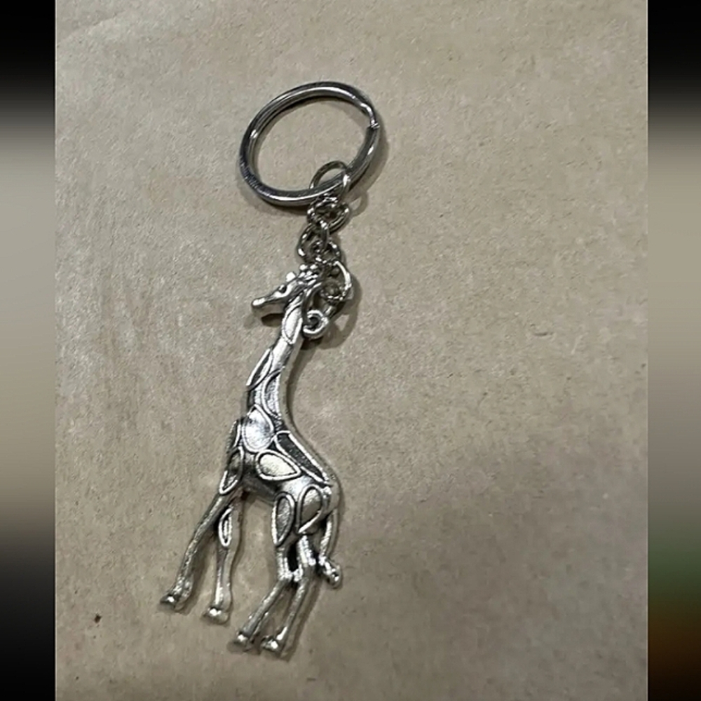 Giraffe Keychain - Picture 3 of 3